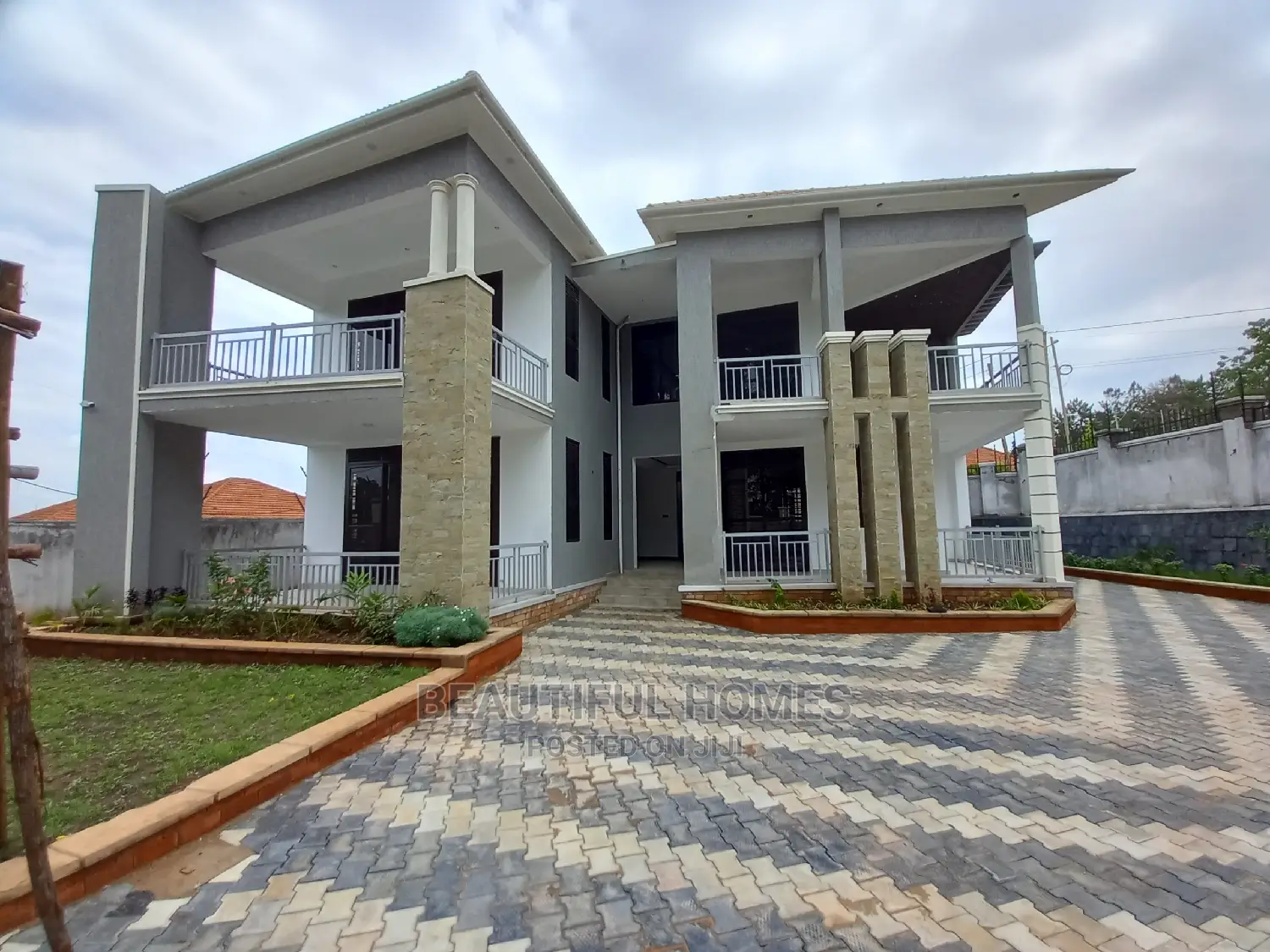 Furnished 6bdrm Mansion in Kiwatule, Central Division for Sale in Central Division