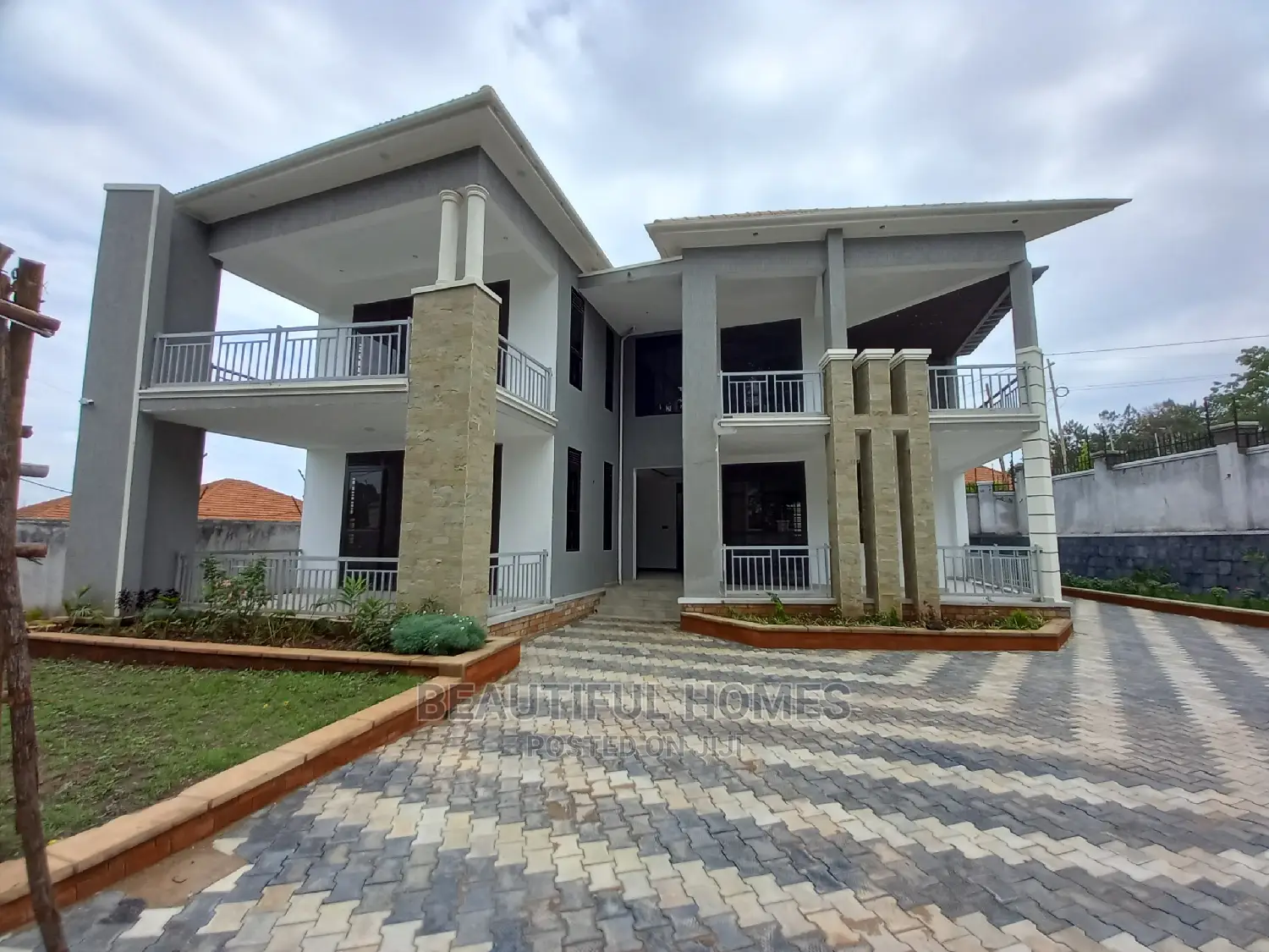 Furnished 6bdrm Mansion in Kiwatule, Central Division for Sale in Central Division