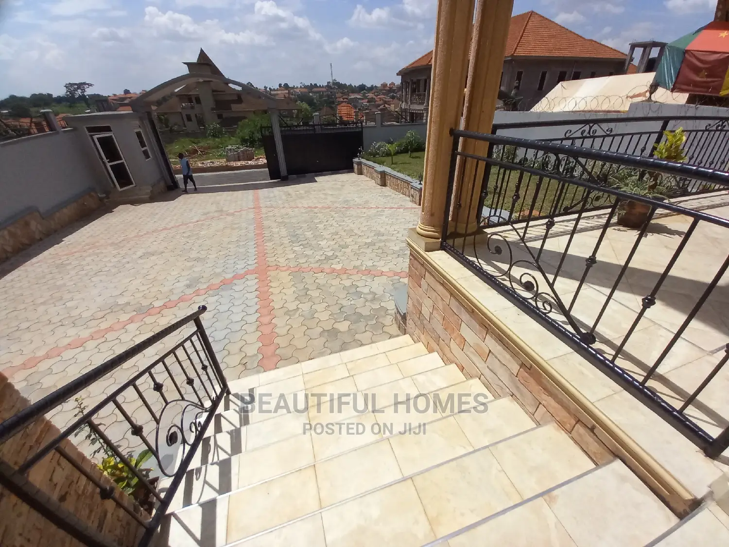 Furnished 6bdrm Mansion in Kira Minister'S for Sale in Kira