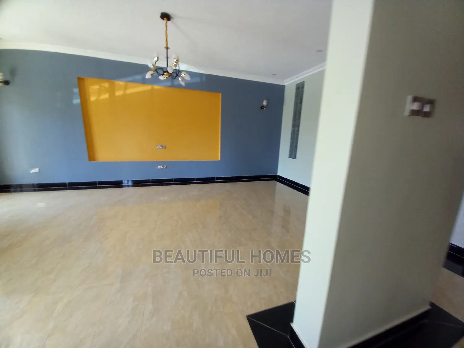 Furnished 6bdrm Mansion in Kira Tarmacked Lane for Sale in Kira
