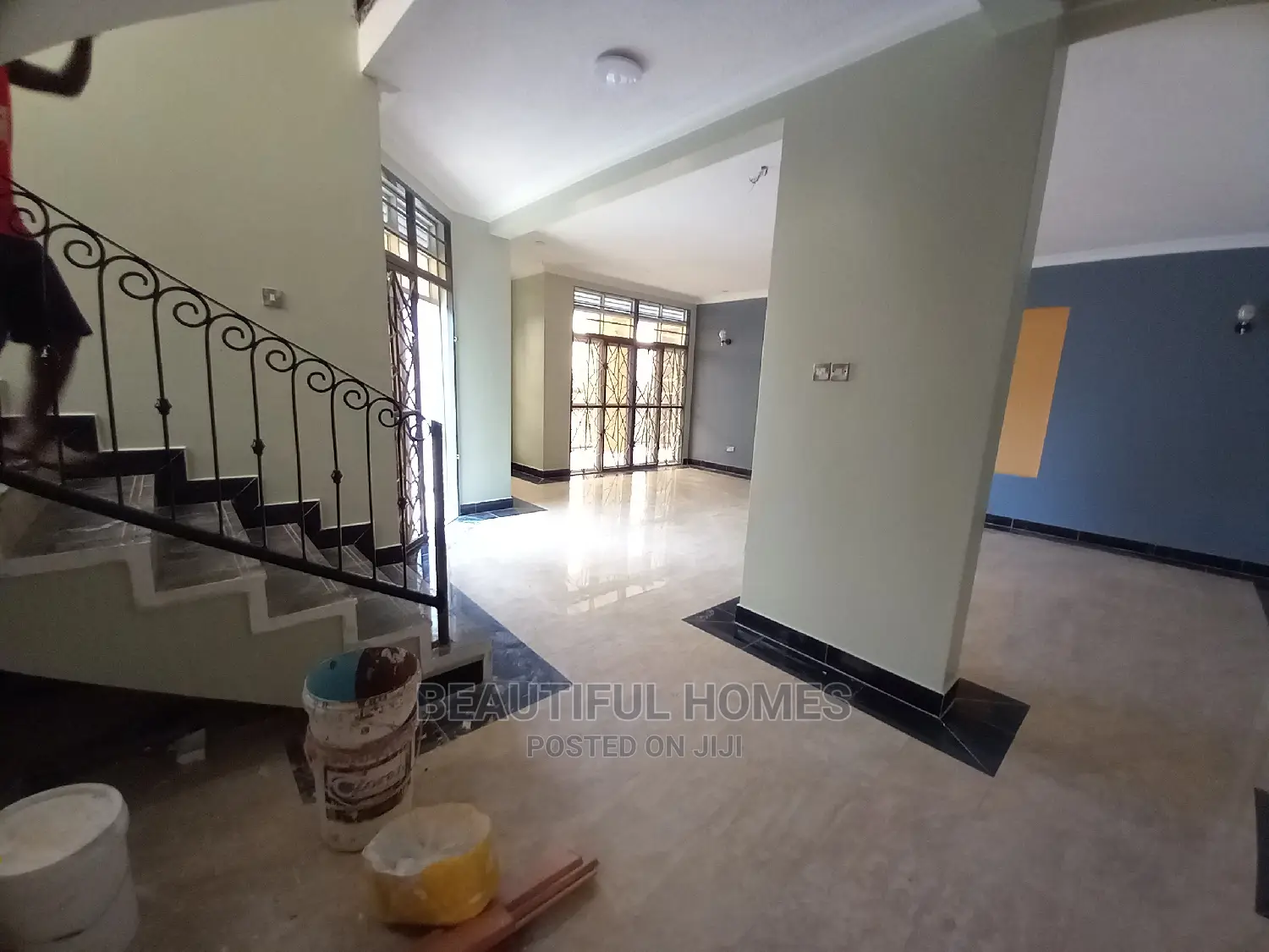 Furnished 6bdrm Mansion in Executive Wing, Kira for Sale in Kira