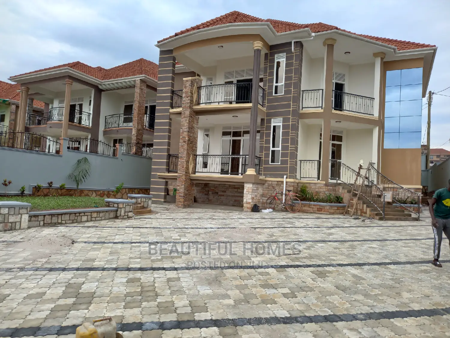 Furnished 6bdrm Mansion in Corporate Heights, Kira for Sale in Kira