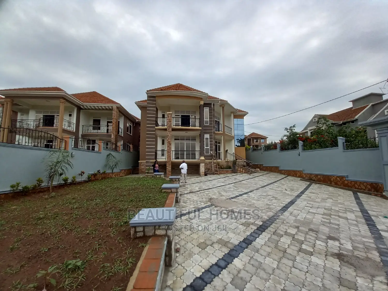 Furnished 6bdrm Mansion in Corporate Heights, Kira for Sale in Kira