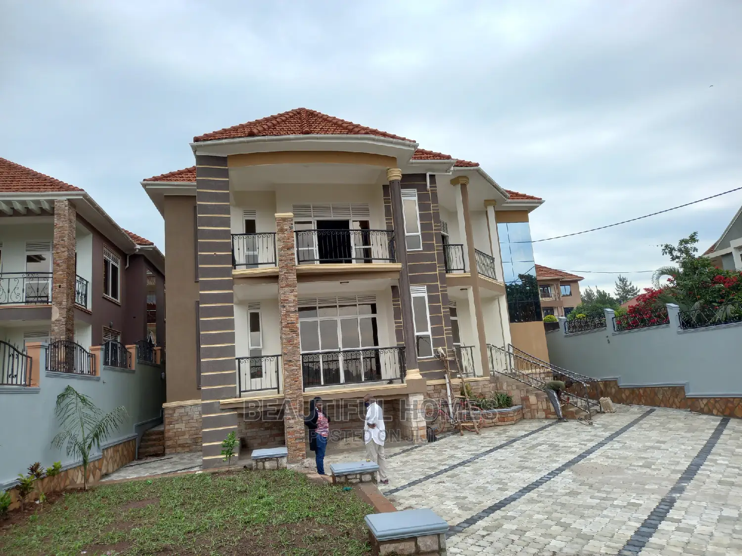 Furnished 6bdrm Mansion in Best Neighborhood, Kira for Sale in Kira