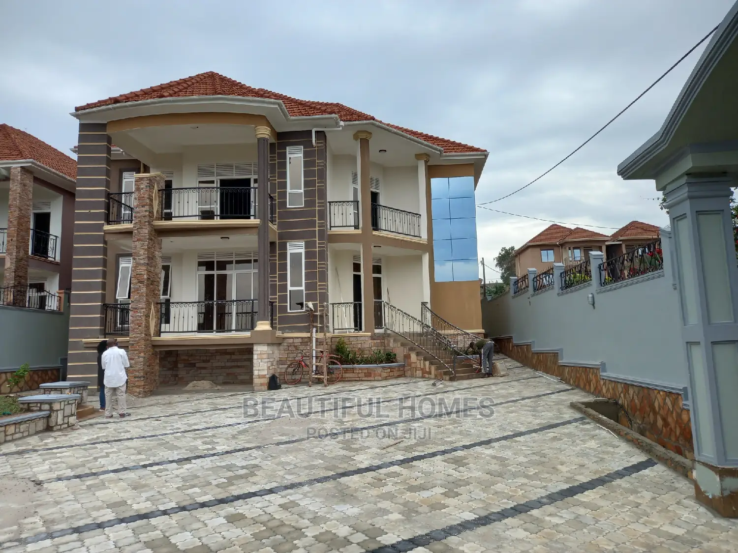 Furnished 6bdrm Mansion in Best Neighborhood, Kira for Sale in Kira