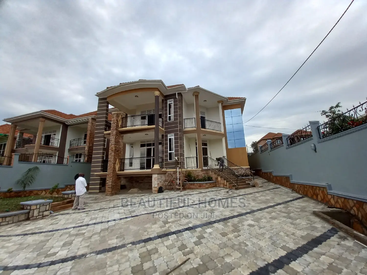 Furnished 6bdrm Mansion in Best Neighborhood, Kira for Sale in Kira