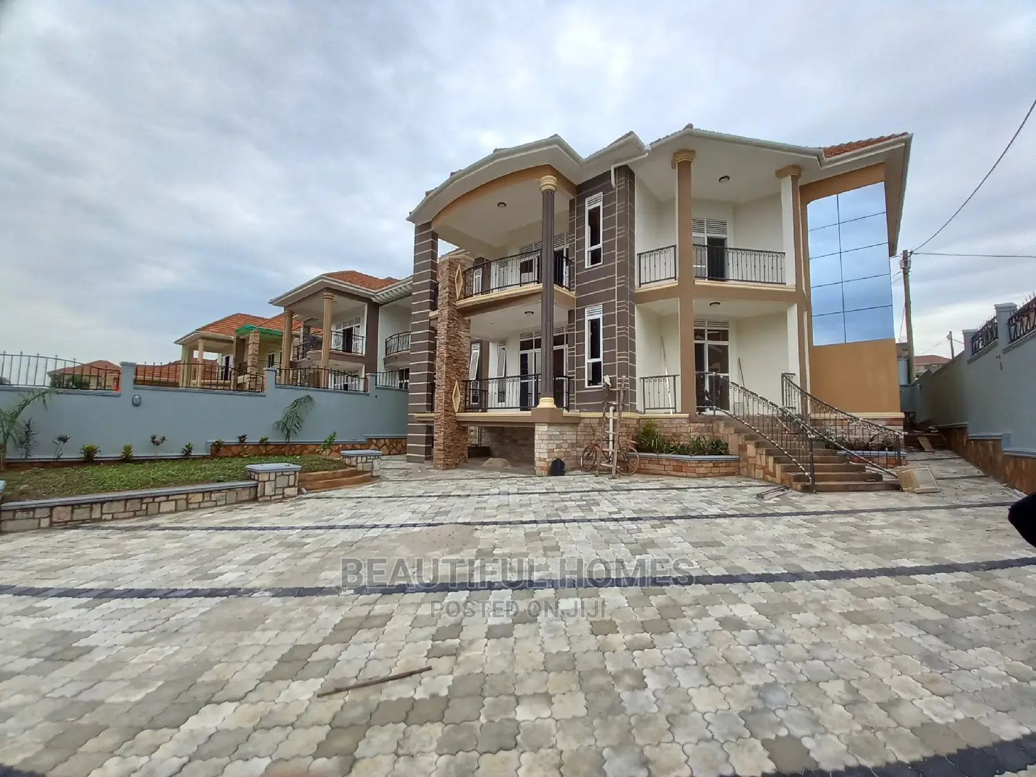 Furnished 6bdrm Mansion in Best Neighborhood, Kira for Sale in Kira