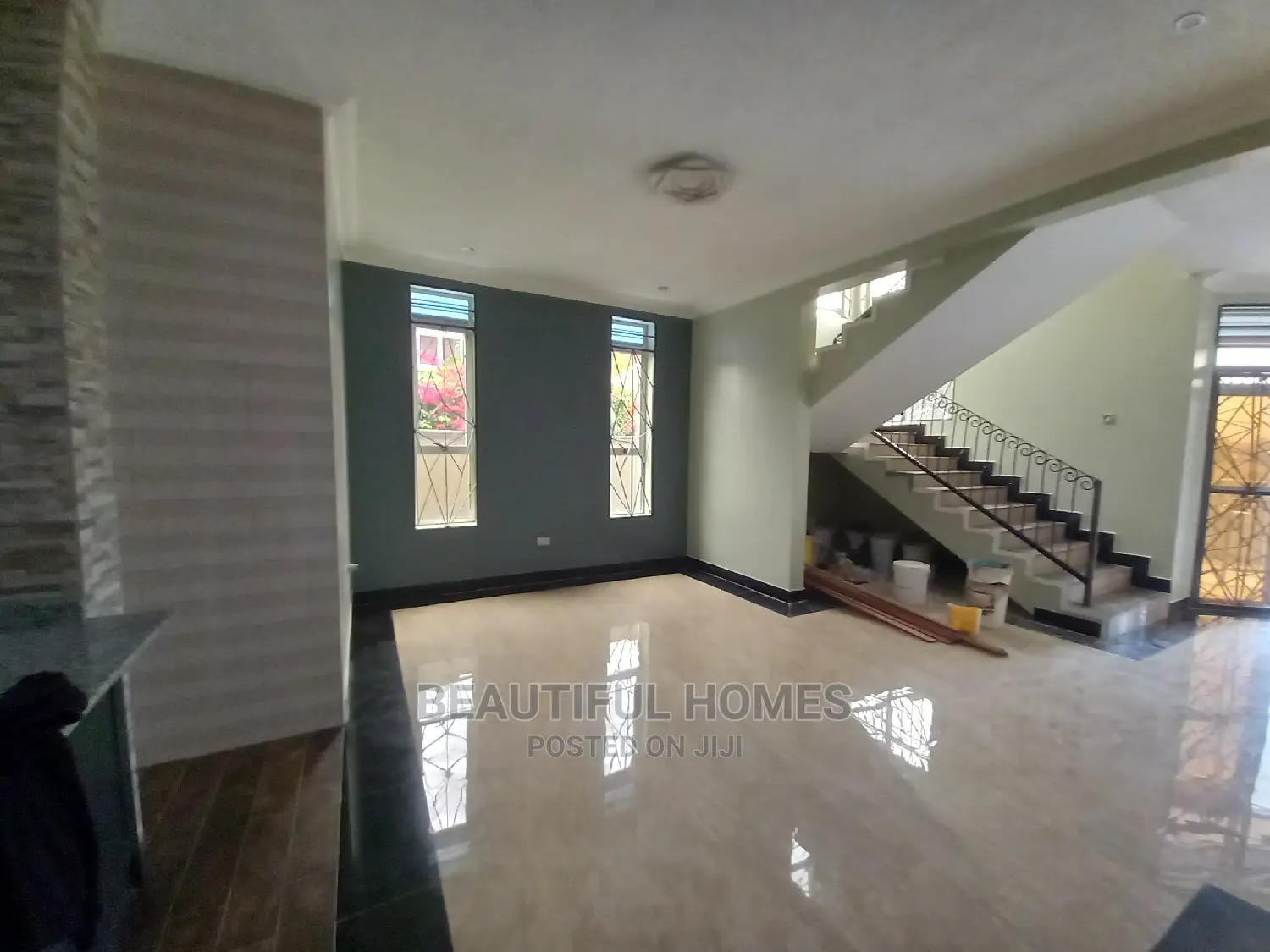 Furnished 6bdrm Mansion in Tarmacked Estate, Kira for Sale in Kira