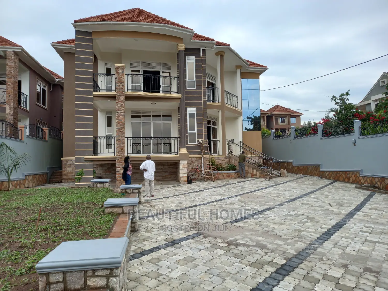 Furnished 6bdrm Mansion in Tarmacked Estate, Kira for Sale in Kira