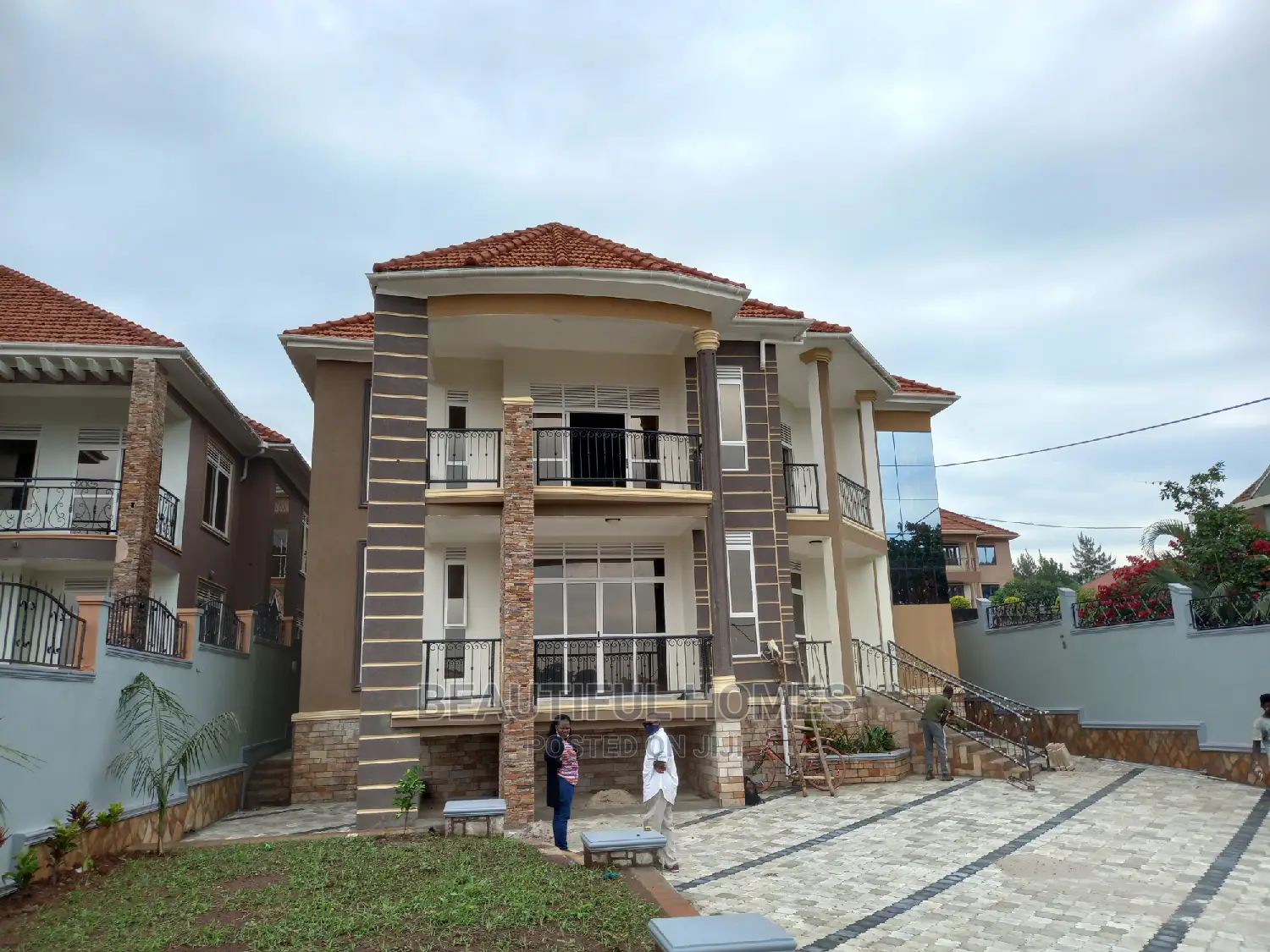 Furnished 6bdrm Mansion in Tarmacked Estate, Kira for Sale in Kira