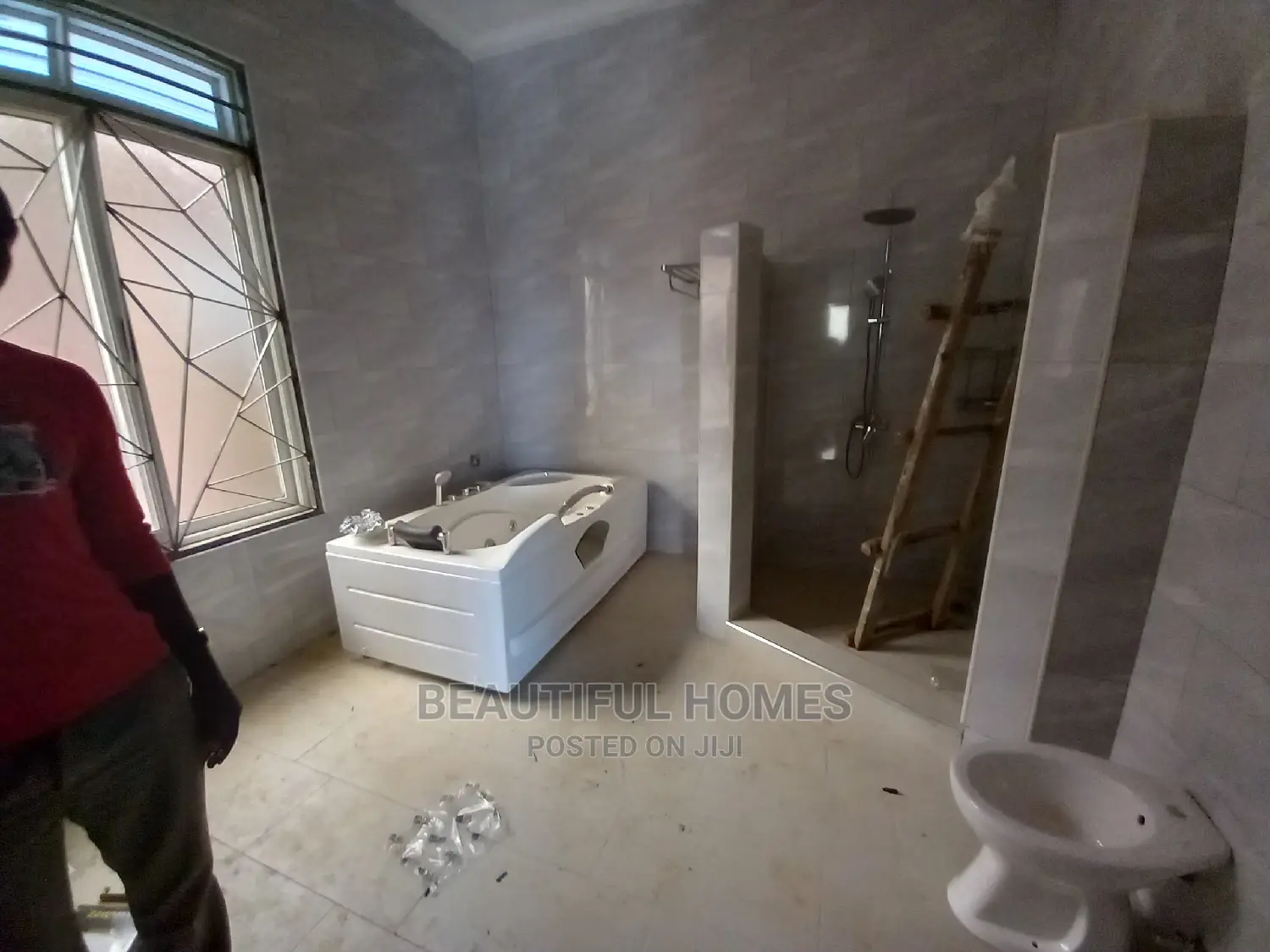 Furnished 6bdrm Duplex in Rich Neighborhood, Kira for Sale in Kira