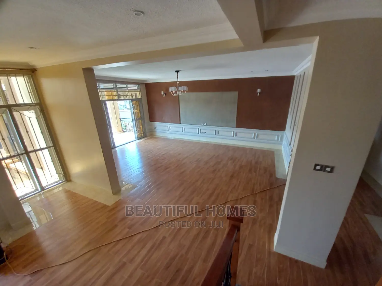 Furnished 6bdrm Mansion in Kira Rich for Sale in Kira