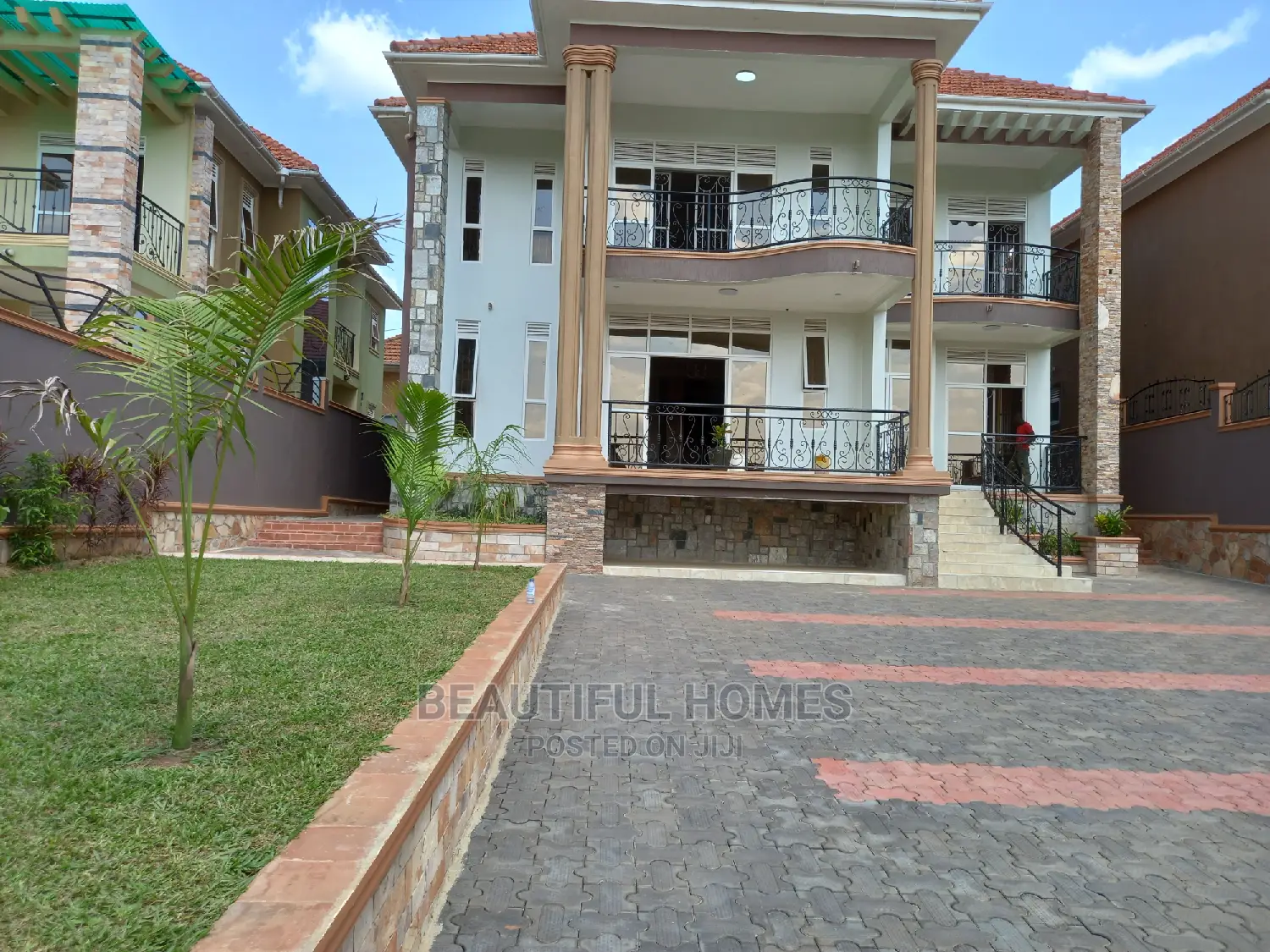 Furnished 6bdrm Mansion in Kira Rich for Sale in Kira