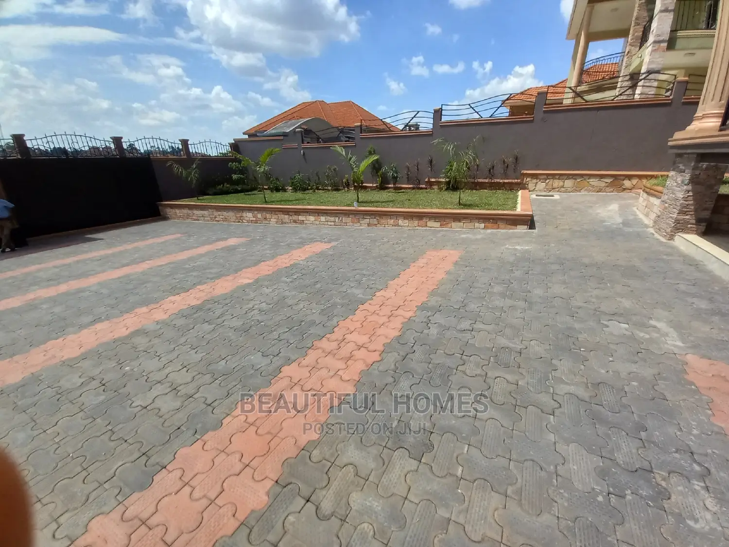 Furnished 6bdrm Mansion in Kira for Sale in Kira