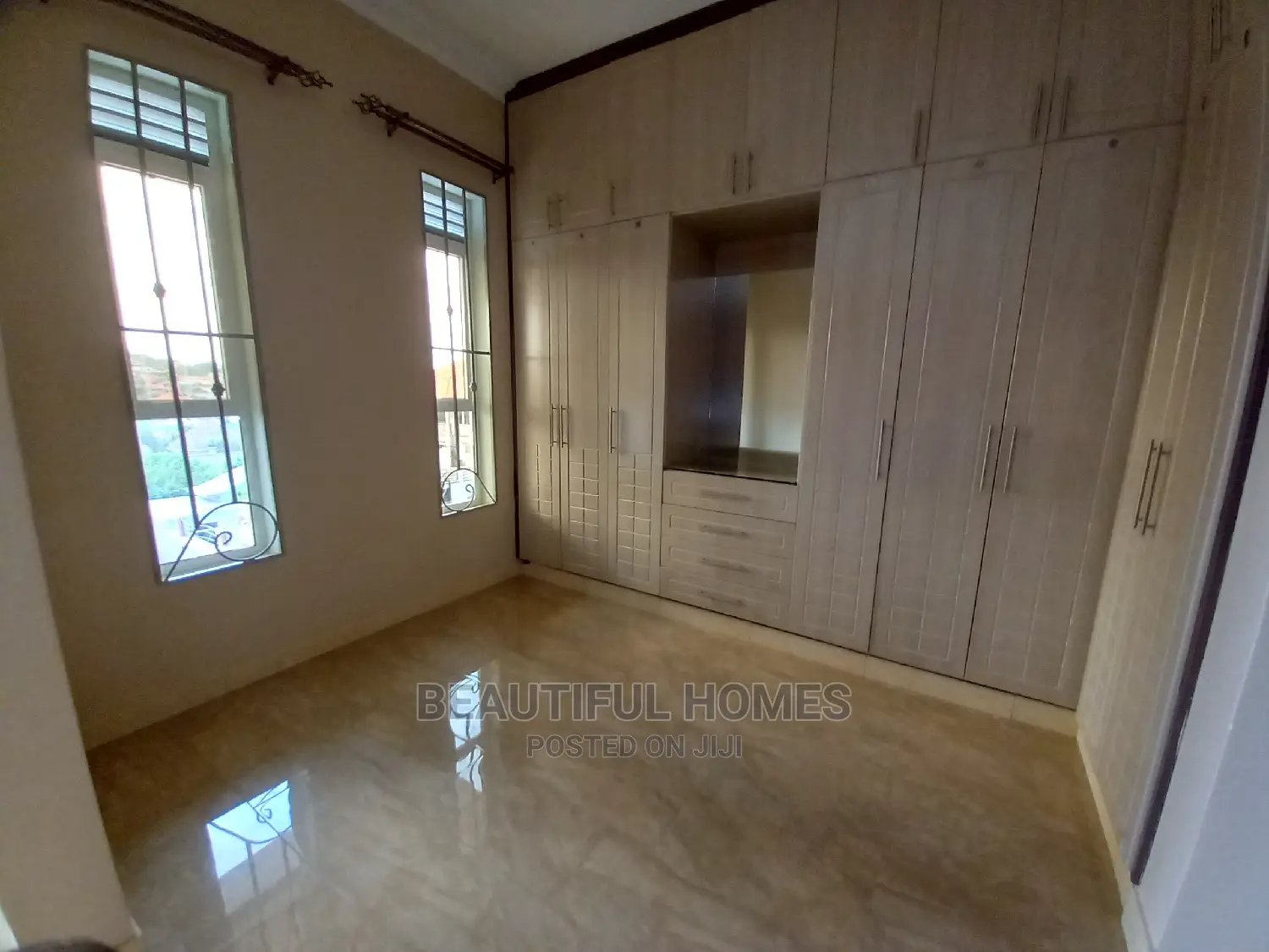 Furnished 6bdrm Mansion in Kira for Sale in Kira