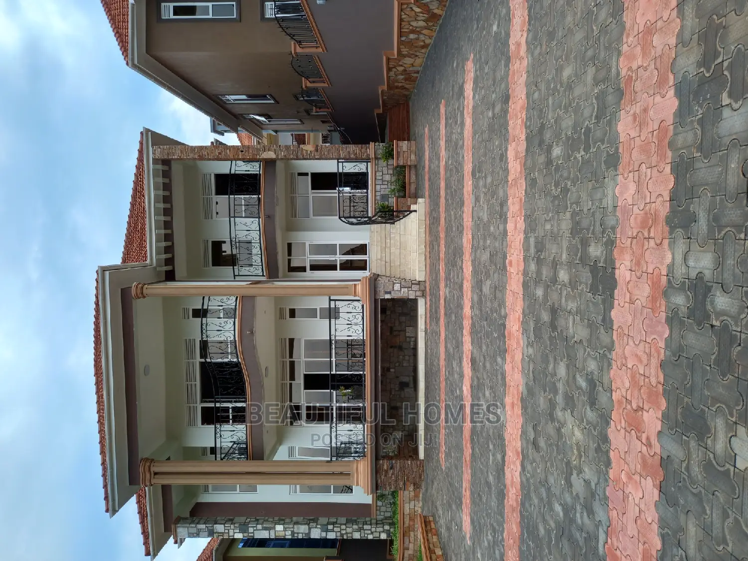 Furnished 6bdrm Mansion in Kira for Sale in Kira