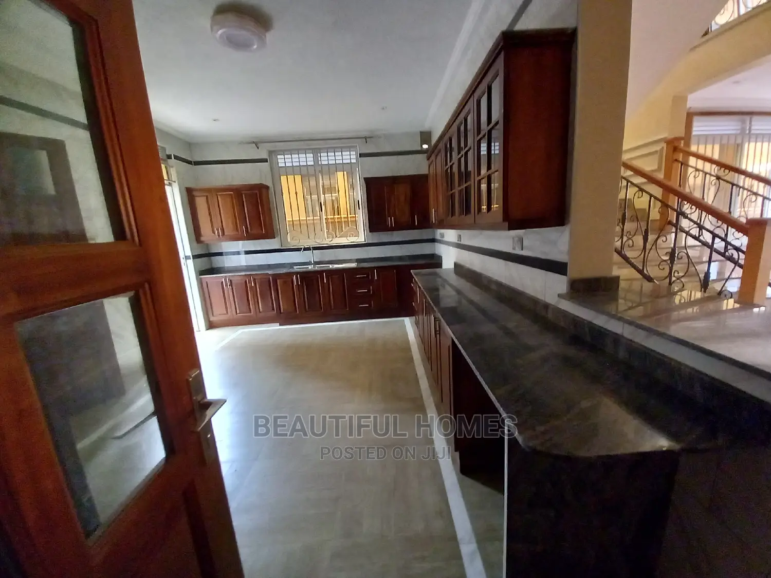 Furnished 6bdrm Mansion in Kira for Sale in Kira