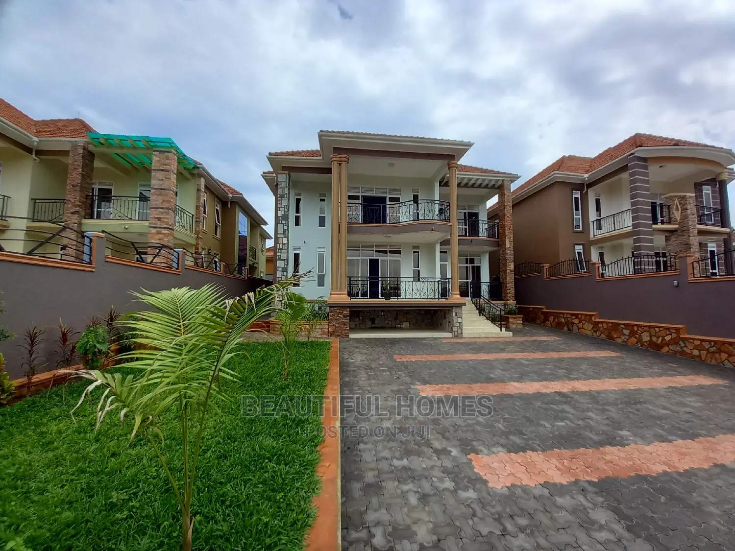 Furnished 6bdrm Mansion in All Tarmack, Kira for Sale in Kira