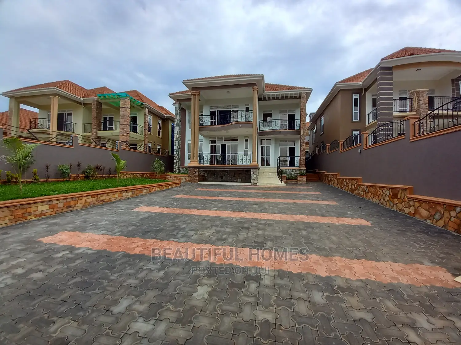 Furnished 6bdrm Mansion in All Tarmack, Kira for Sale in Kira