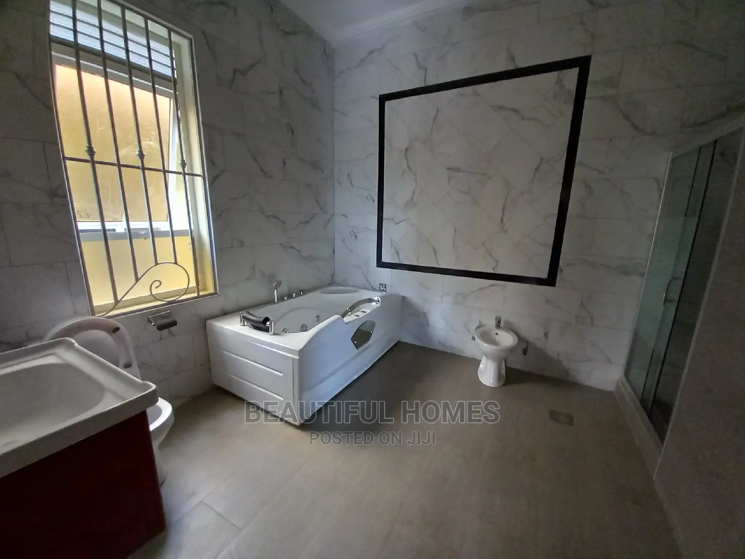 Furnished 6bdrm Mansion in All Tarmack, Kira for Sale in Kira