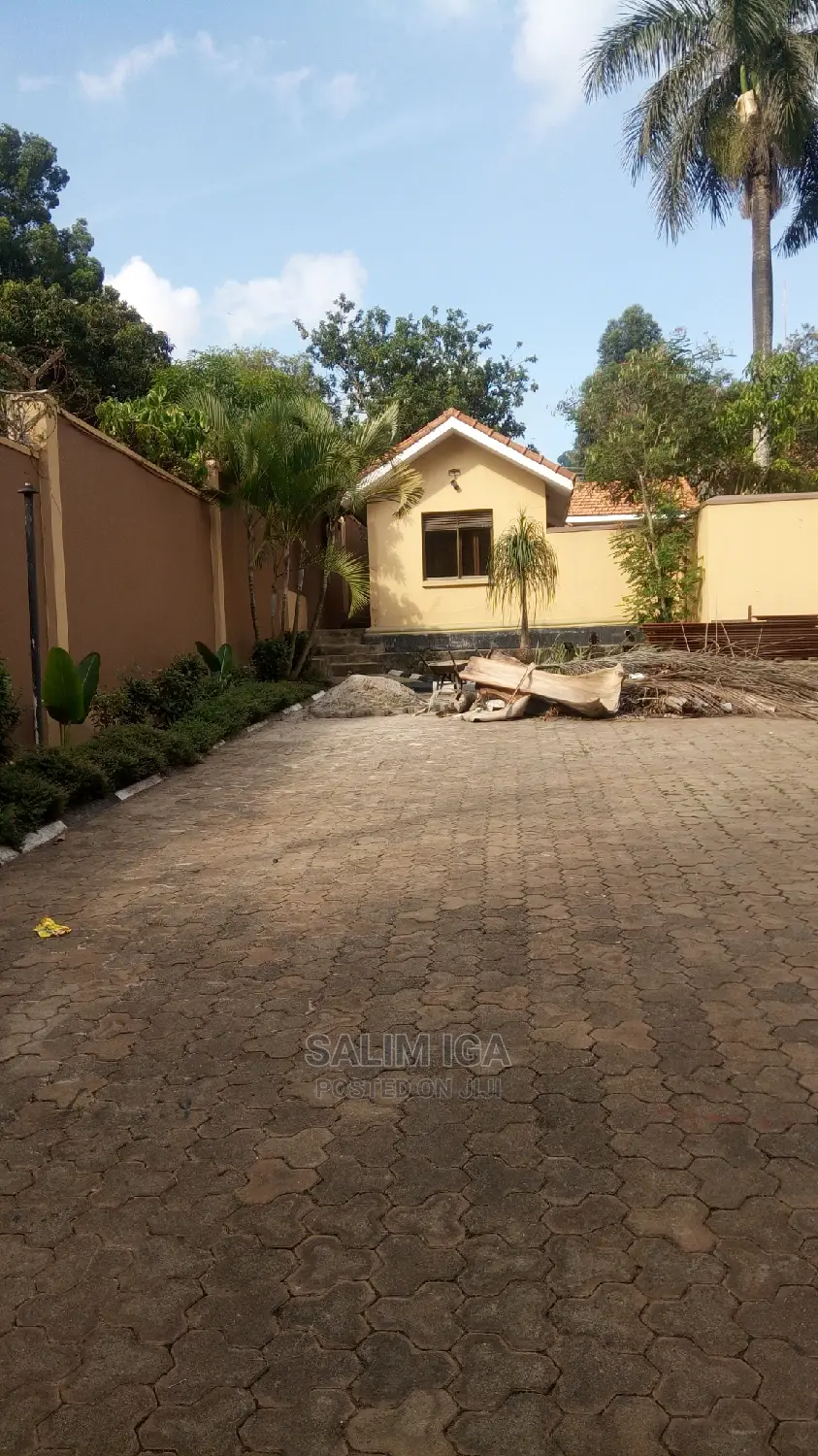 3bdrm Bungalow in Kololo Property, Central Division for Rent in Central Division