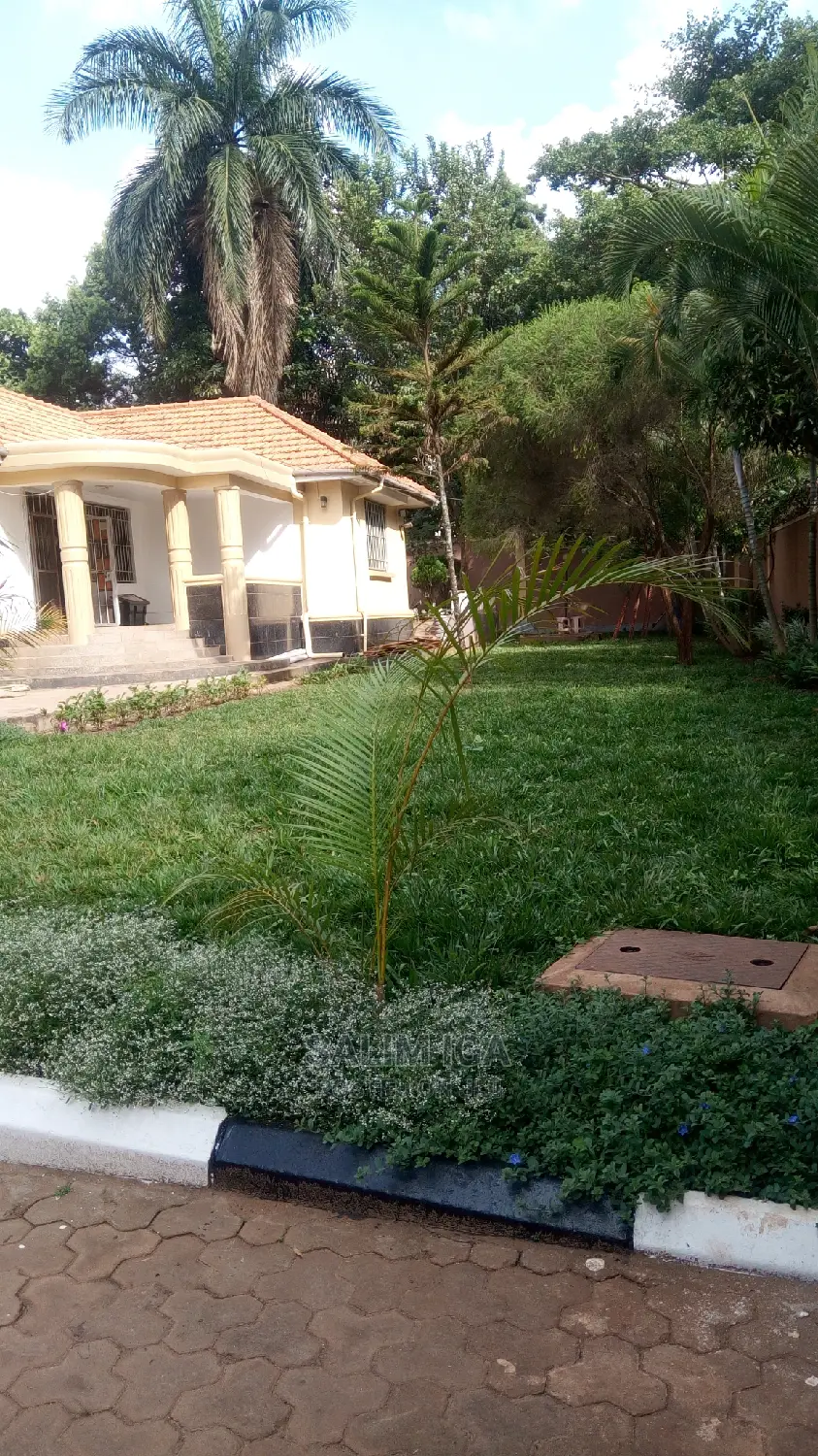 3bdrm Bungalow in Kololo Property, Central Division for Rent in Central Division