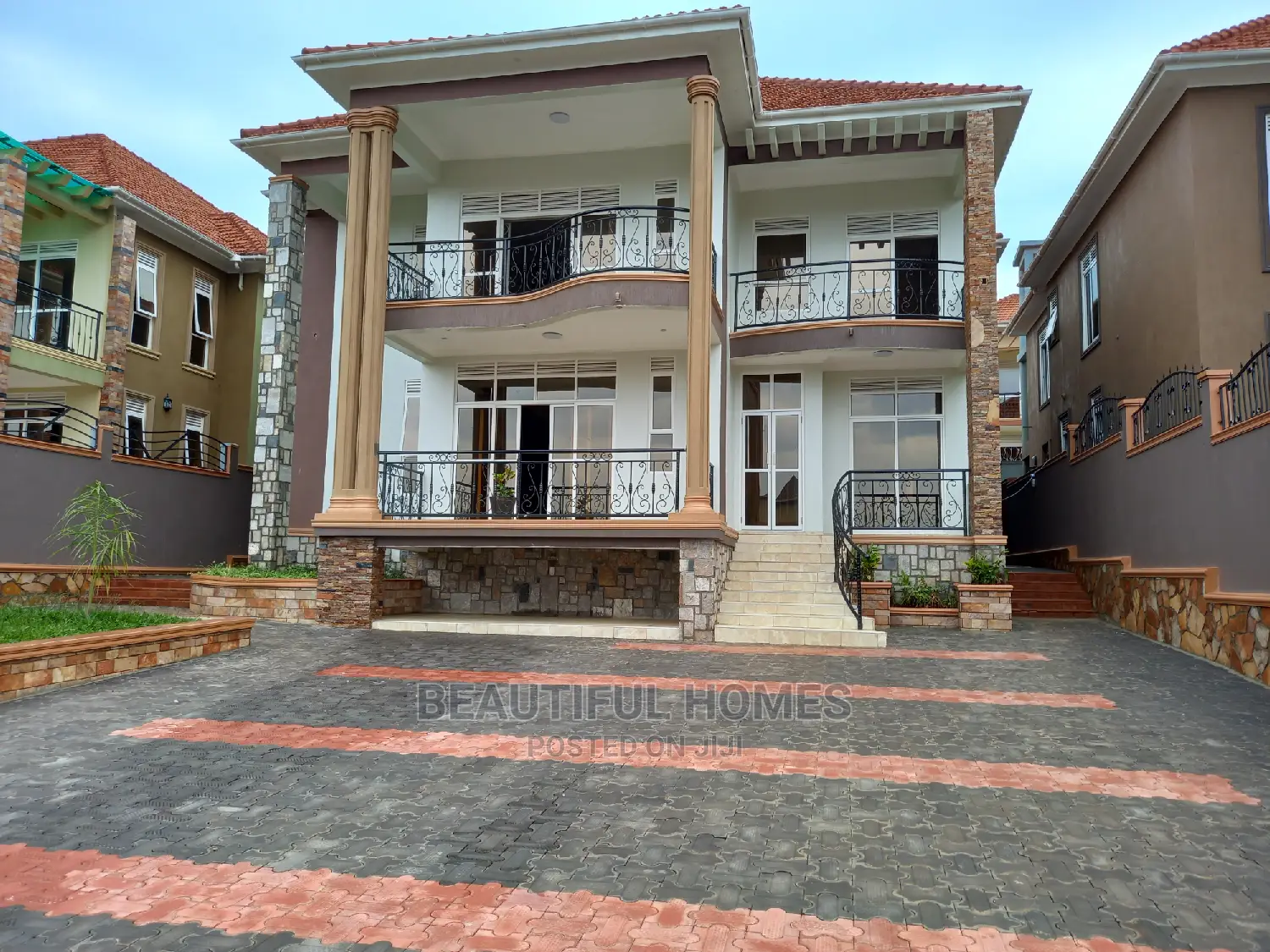 Furnished 6bdrm Duplex in Tarmacked, Kira for Sale in Kira