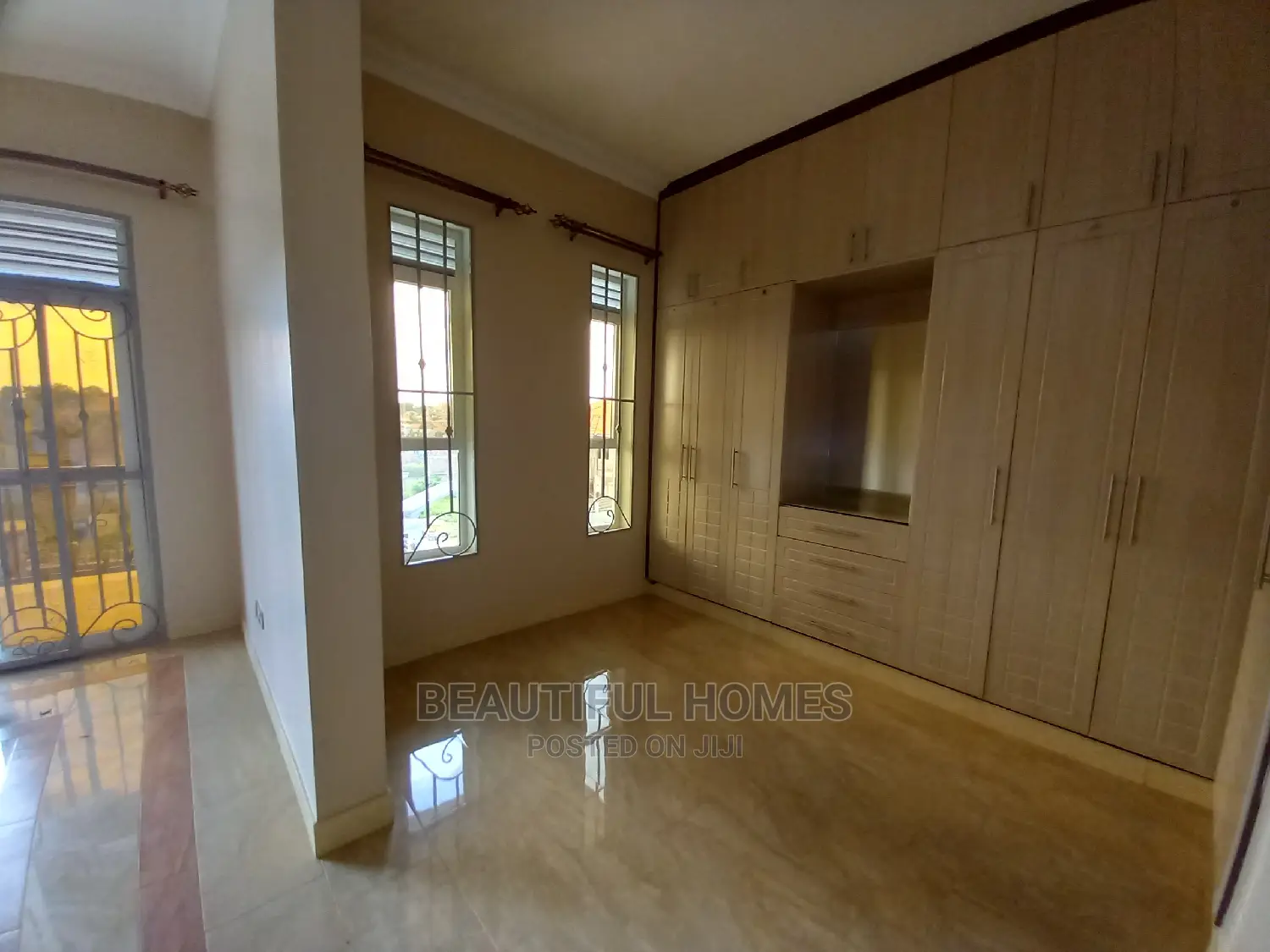 Furnished 6bdrm Duplex in Tarmacked, Kira for Sale in Kira