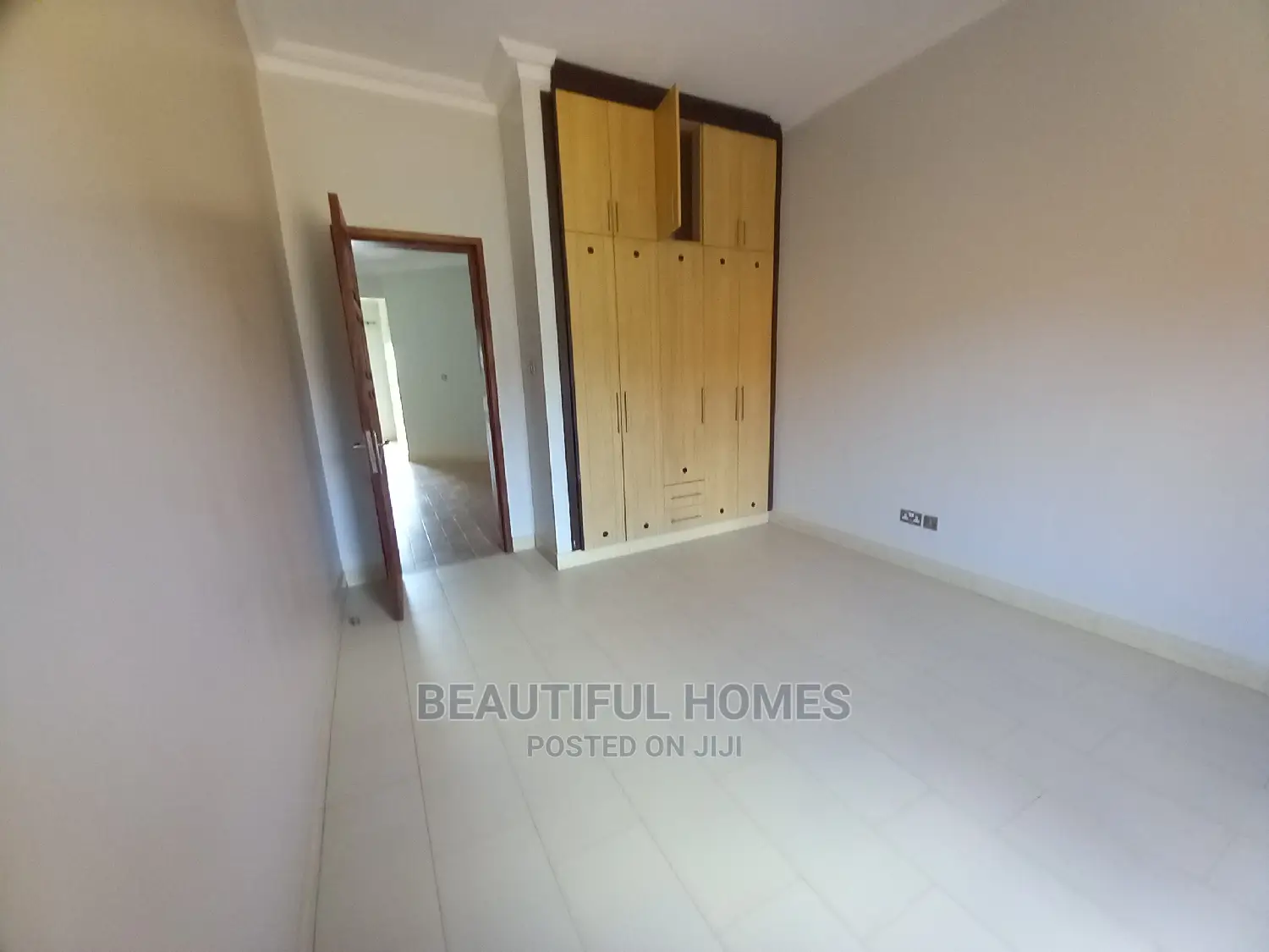 Furnished 4bdrm Duplex in Kira Posh for Sale in Kira