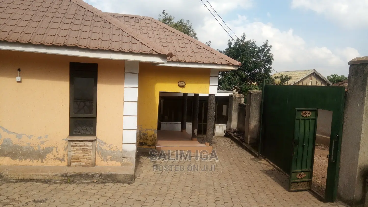 3bdrm Bungalow in Kololo Property, Central Division for Sale in Central Division