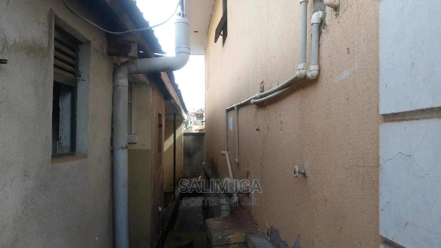 3bdrm Bungalow in Kololo Property, Central Division for Sale in Central Division