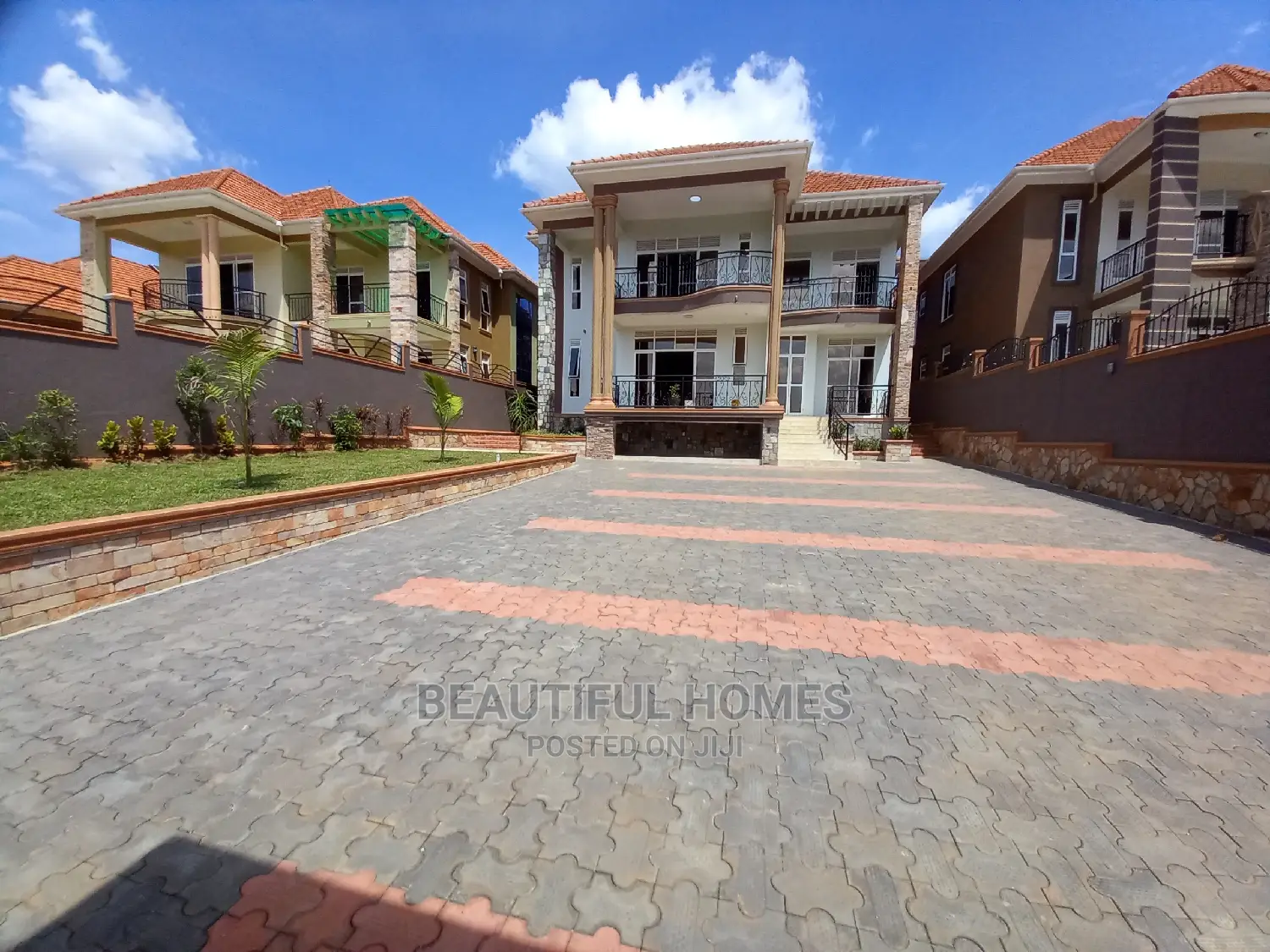 Furnished 6bdrm Mansion in Best Neighborhood, Kira for Sale in Kira