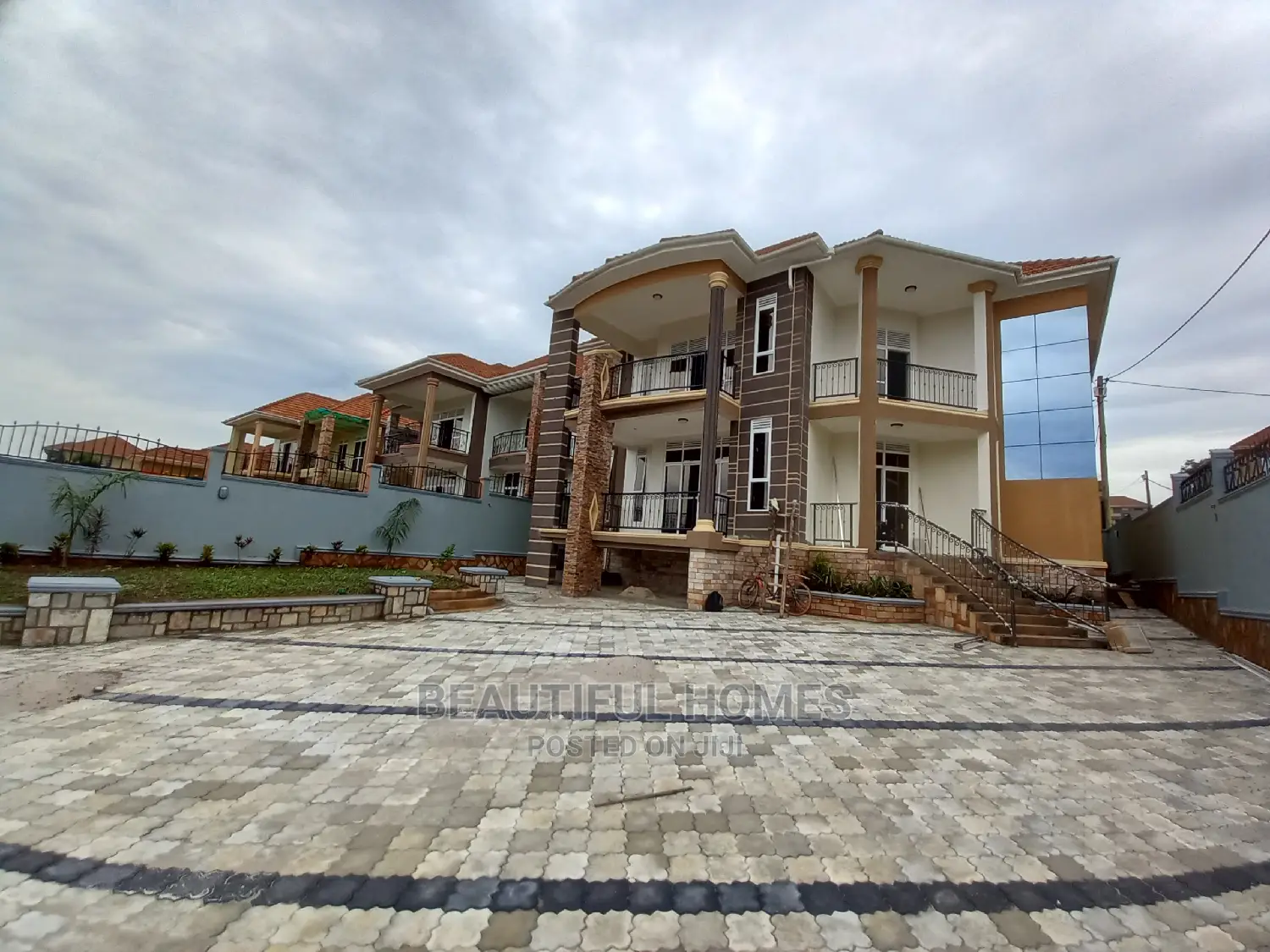 Furnished 6bdrm Mansion in Best Neighborhood, Kira for Sale in Kira