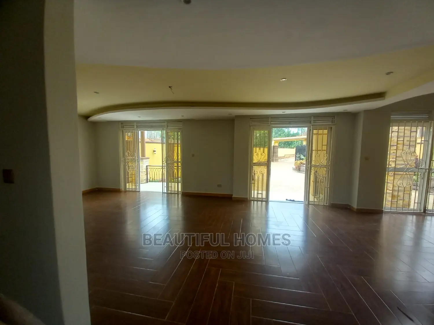 Furnished 6bdrm Mansion in Kiwatule, Nakawa for Sale in Nakawa