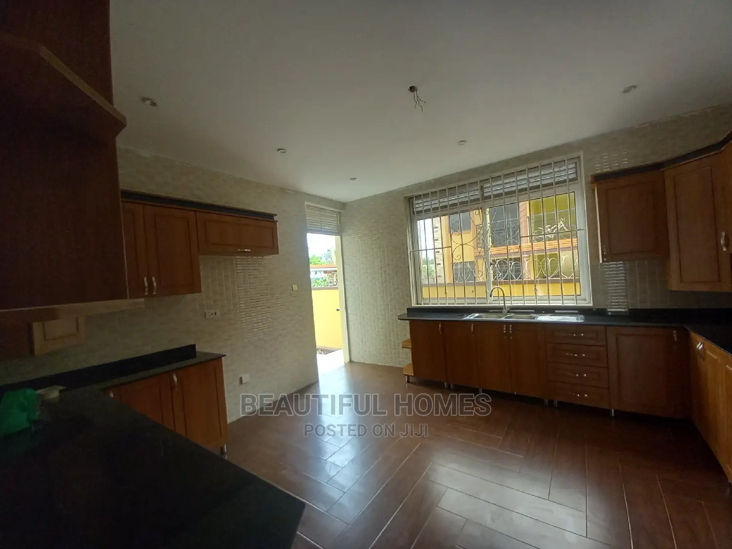 Furnished 6bdrm Mansion in Kiwatule Recreation, Nakawa for Sale in Nakawa