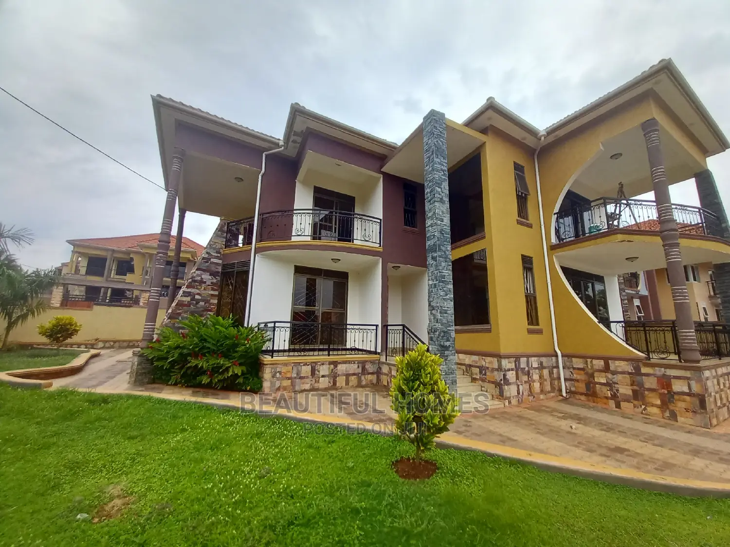 Furnished 7bdrm Mansion in Kiwatule Bidandi, Central Division for Sale in Central Division