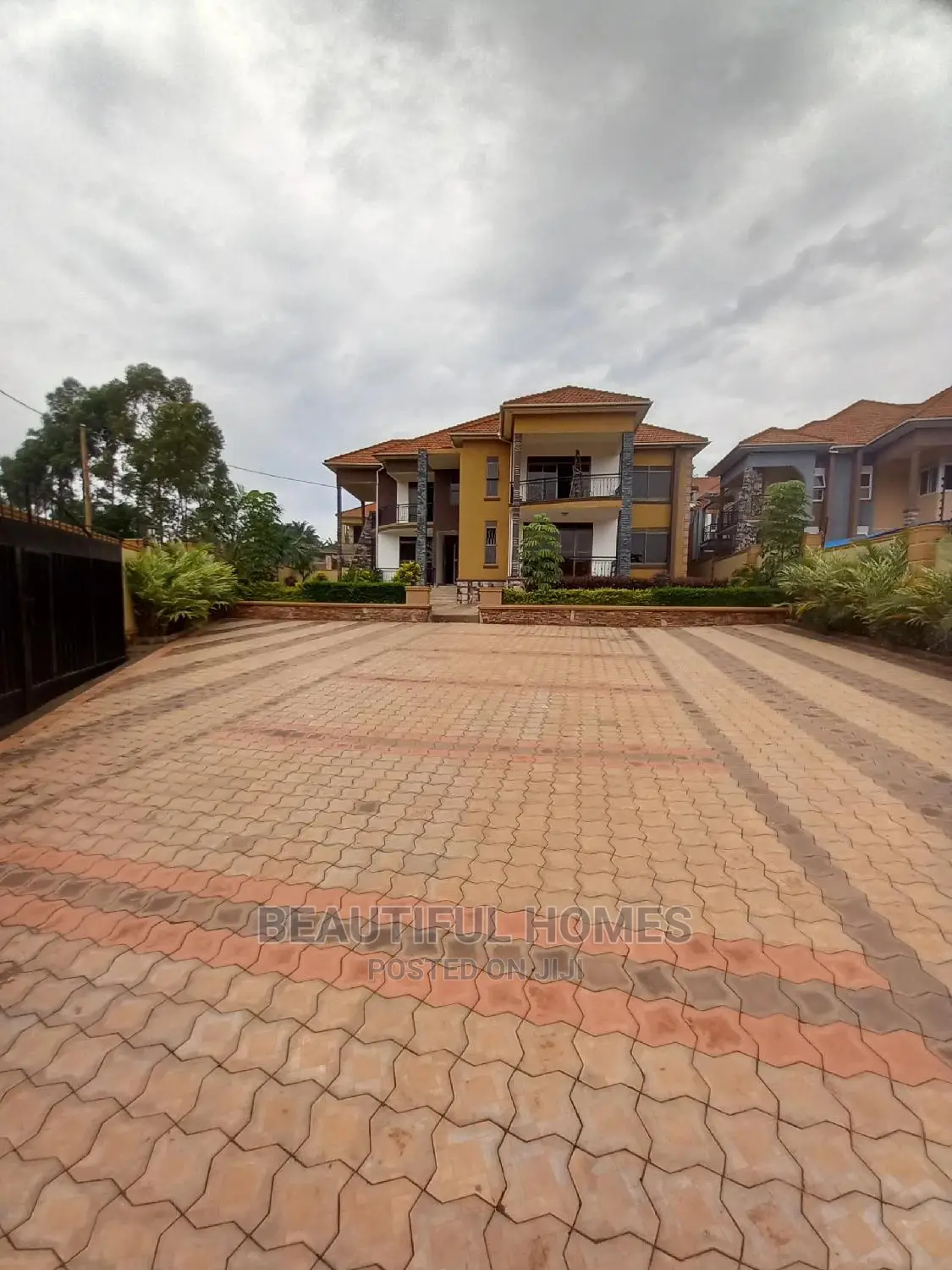 Furnished 7bdrm Mansion in Kiwatule Bidandi, Central Division for Sale in Central Division