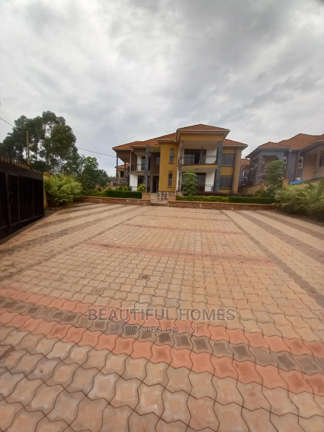 Furnished 7bdrm Mansion in Kiwatule Posh, Central Division for Sale in Central Division