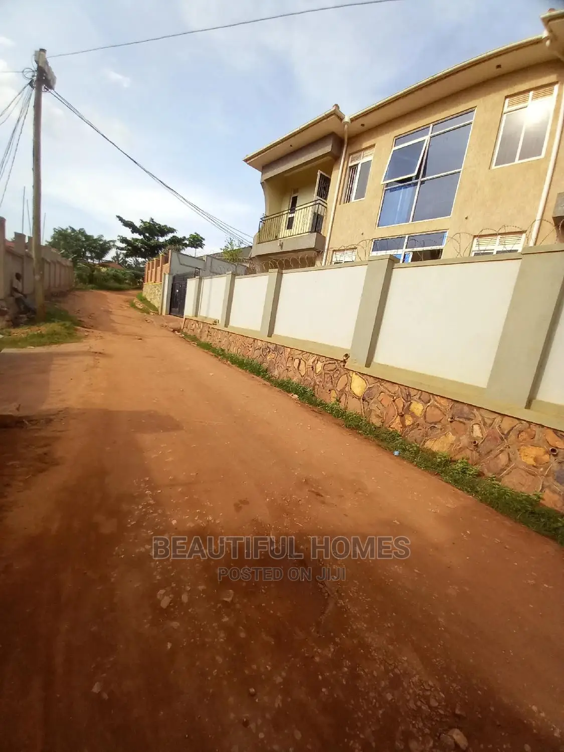 Furnished 1bdrm Block of Flats in Kira by the Tarmack for Sale in Kira