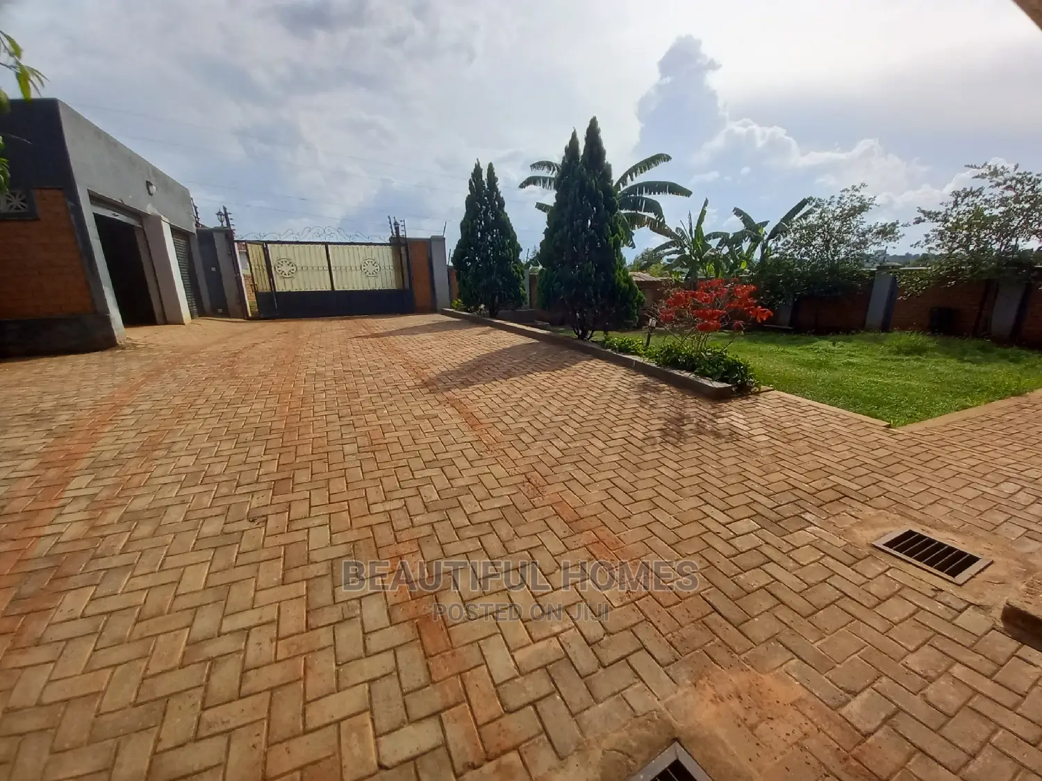 Furnished 4bdrm Bungalow in Kira for Sale in Kira