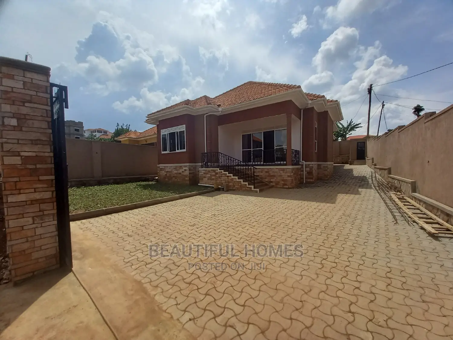 Furnished 4bdrm House in All Tarmack, Kira for Sale in Kira