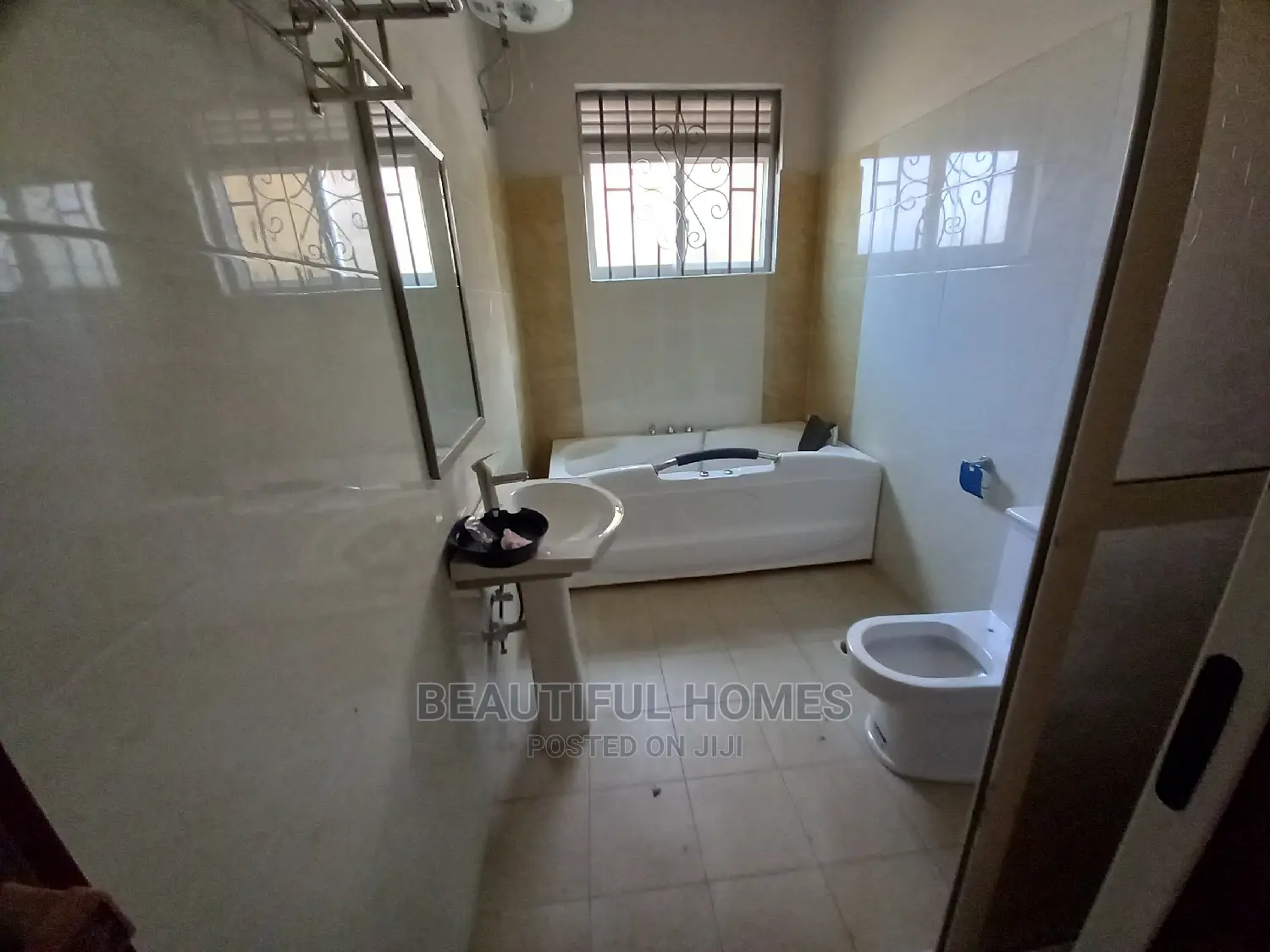 Furnished 4bdrm House in All Tarmack, Kira for Sale in Kira
