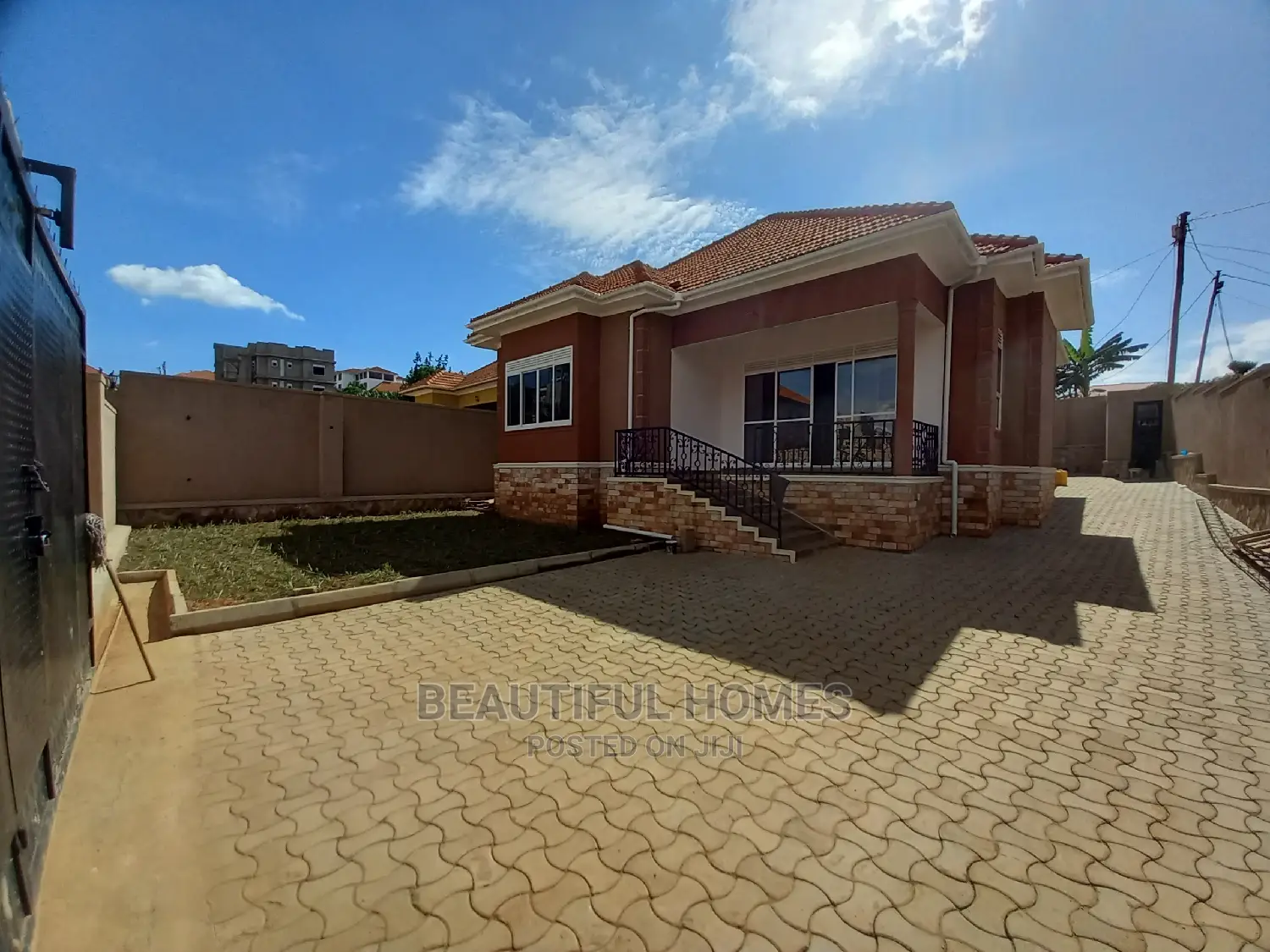 Furnished 4bdrm House in All Tarmack, Kira for Sale in Kira