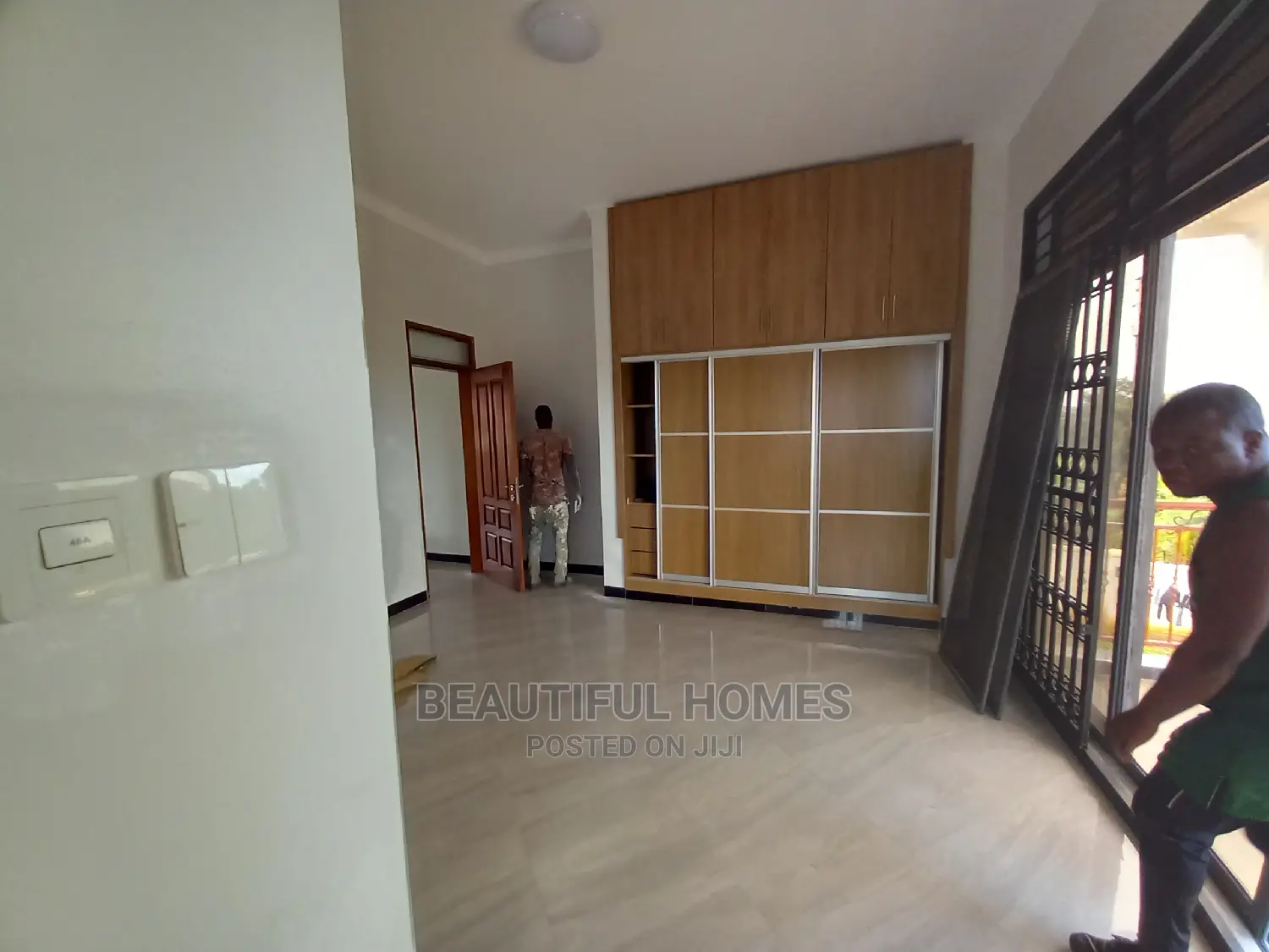 Furnished 6bdrm Mansion in Muyenga, Makindye for Sale in Makindye