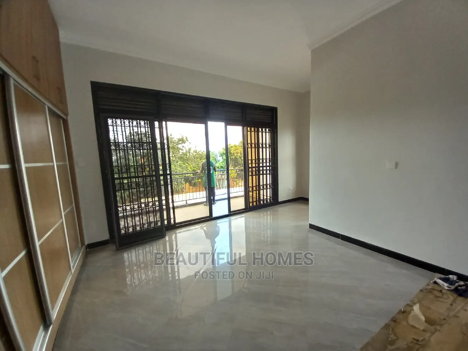 Furnished 6bdrm Mansion in Muyenga, Makindye for Sale in Makindye