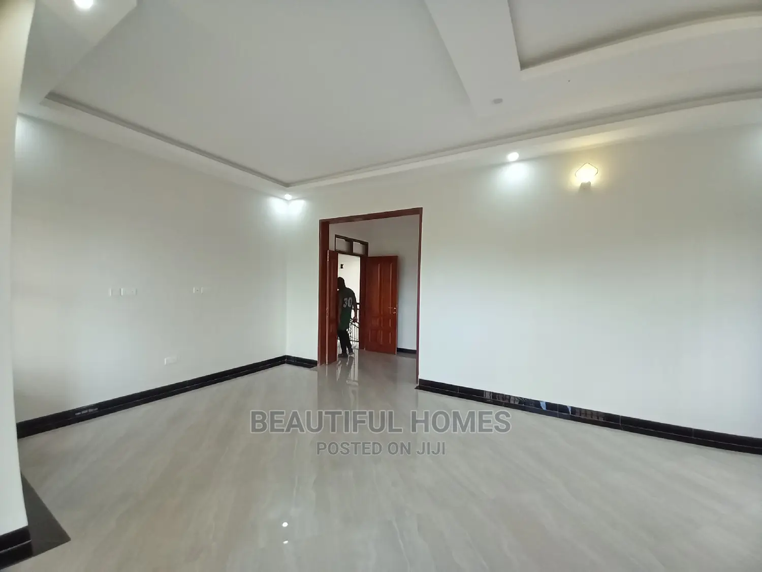 Furnished 6bdrm Mansion in Muyenga, Makindye for Sale in Makindye