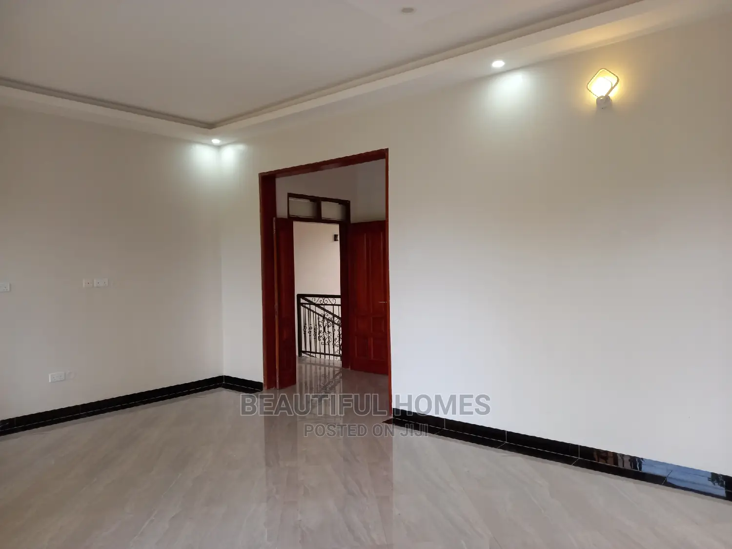 Furnished 6bdrm Mansion in Muyenga, Makindye for Sale in Makindye