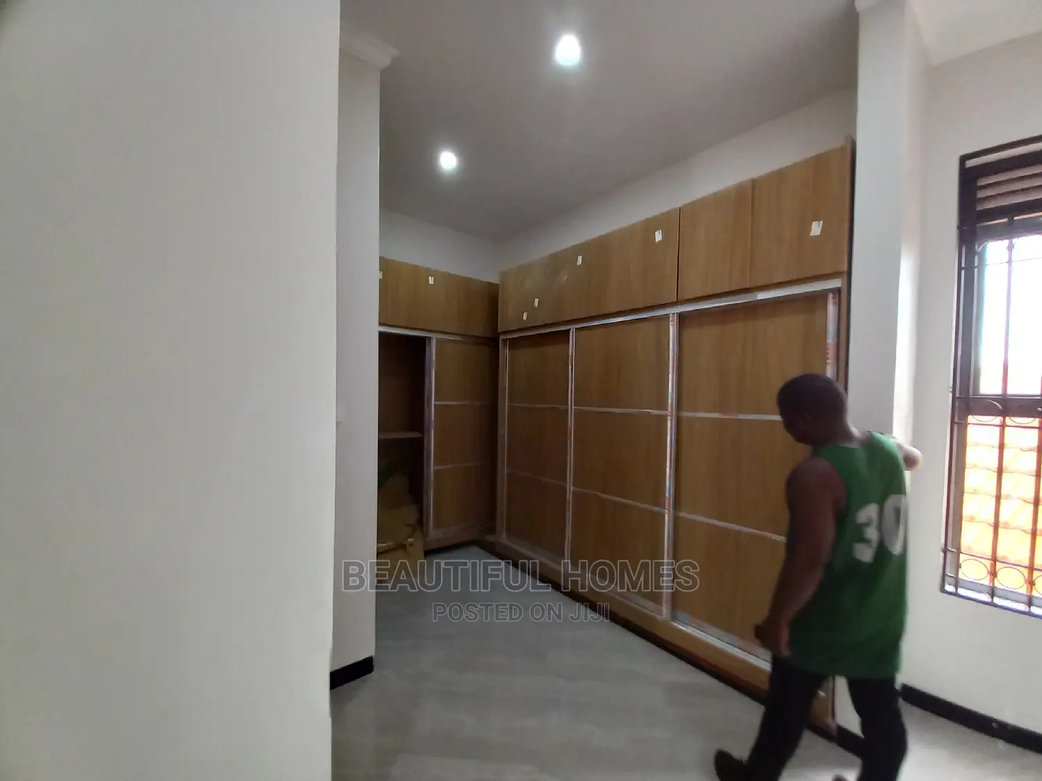 Furnished 6bdrm Mansion in Muyenga, Makindye for Sale in Makindye