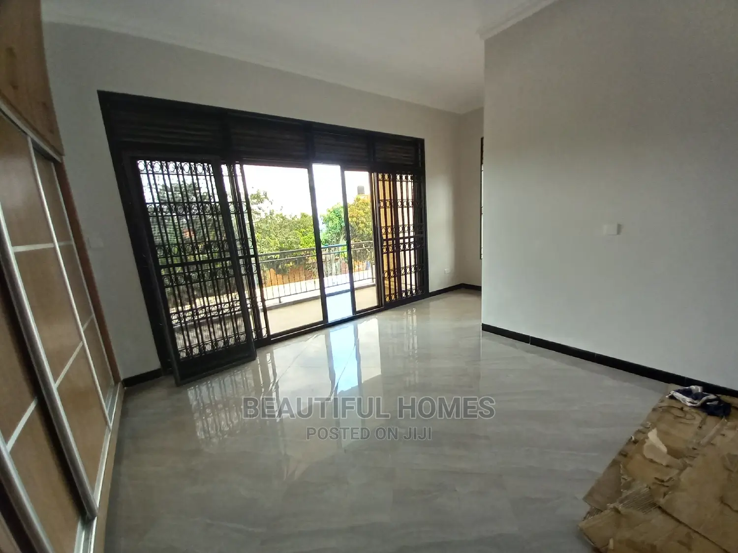 Furnished 6bdrm Mansion in Muyenga, Makindye for Sale in Makindye