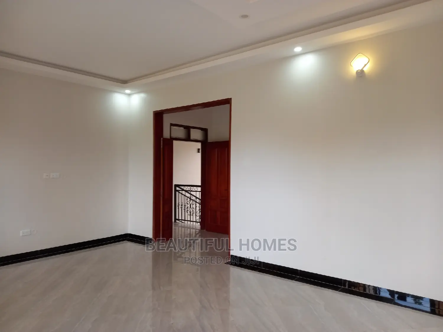 Furnished 6bdrm Mansion in Muyenga, Makindye for Sale in Makindye